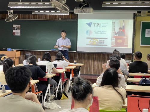 111-2「美國外交政策」專題演講---《美中台三邊關係的變與不變》(2023/05/30)