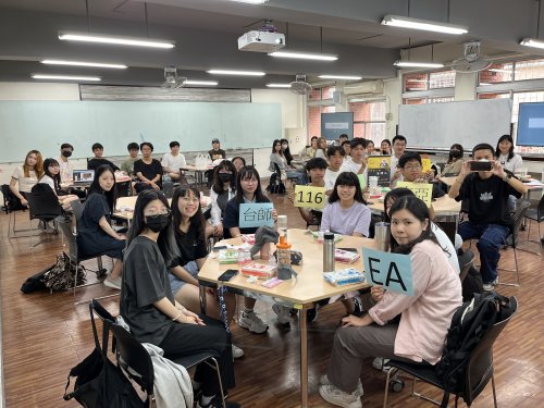 112-2【113.05.20 畢業校友演講】「從東亞人到法律人」職涯分享